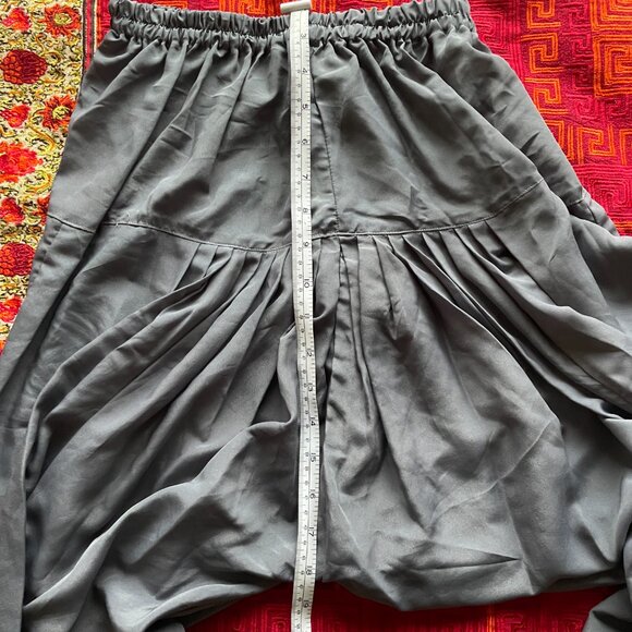 3 piece salwar kameez set in gray with vibrant embroidery - Picture 15 of 16